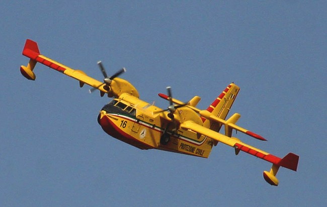 canadair aereo incendio fuoco