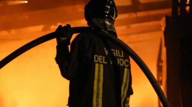 incendio-vigili-del-fuoco